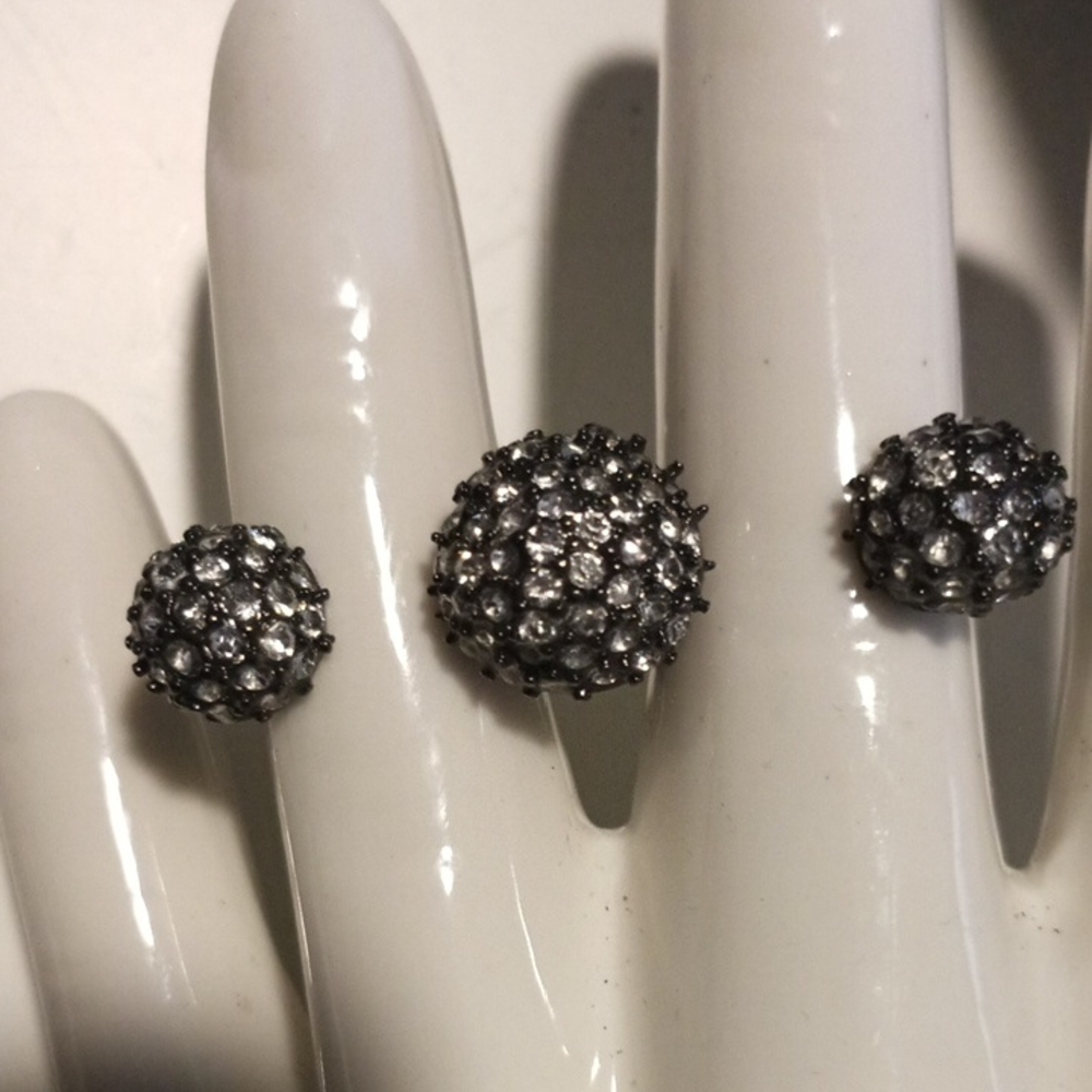 mark. Silver and Black Cluster Rings Adjustable
